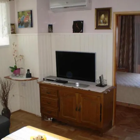 Tina - One Bedrooom With Terrace *